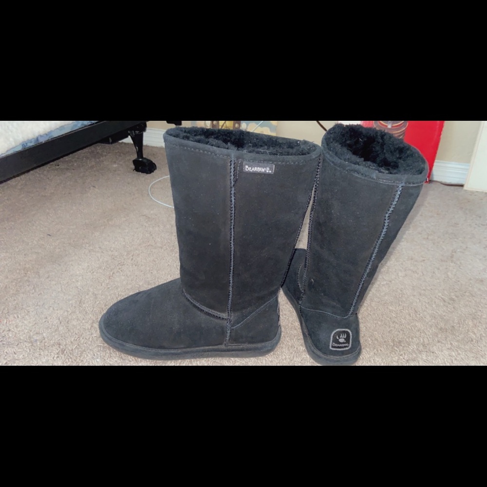 Ugg boots; high length; never used; good condition